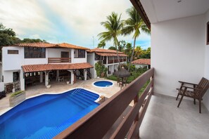 Outdoor pool, sun loungers - Pousada Quatro Estações (Ipojuca)