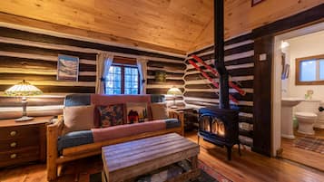 Deluxe Studio, Berbilang Katil, River View, Mountainside | Ruang tamu | Pendiangan