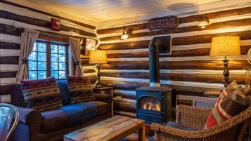 Traditional Cabin, Multiple Beds, Mountain View, Mountainside | Down comforters, individually decorated, individually furnished