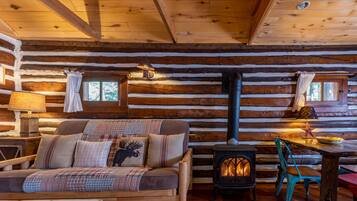 Studio Deluks, Beberapa Tempat Tidur, pemandangan sungai, tepi gunung | Area keluarga | Perapian