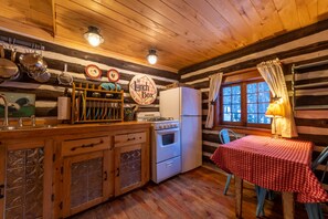 Deluxe Studio, Multiple Beds, River View, Mountainside | Private kitchen - Pioneer Guest Cabins (Crested Butte)