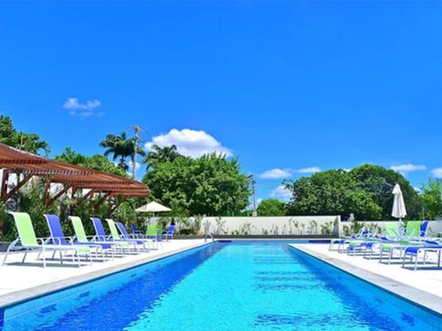 Außenpool, geöffnet von 07:00 Uhr bis 23:00 Uhr, Liegestühle