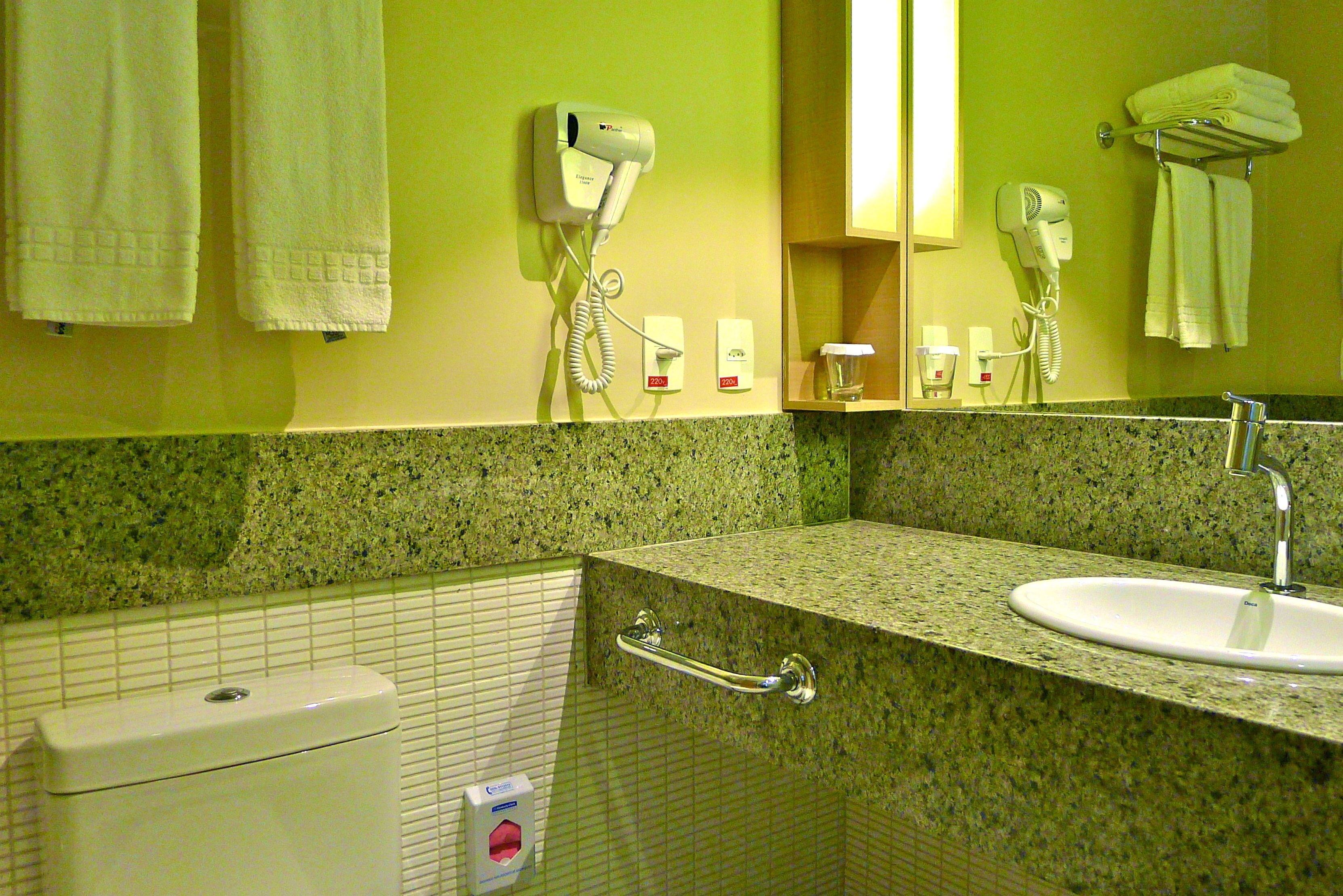 shower, rainfall showerhead, free toiletries, hair dryer