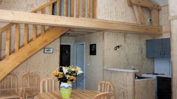 Casa de campo, 3 habitaciones (for 8) | Área de sala de estar | Televisión de pantalla plana