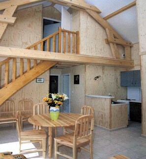 Småhus, 3 soverom (for 8) | Oppholdsområde | Flatskjerm-TV