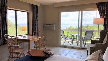 ADA King Room, 1 King Bed, Accessible, Balcony, Ocean View (1st Floor)