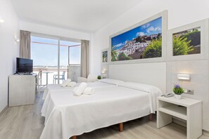 高級雙床房, 2 張單人床 | 迷你吧、客房內保險箱、書桌、遮光布/窗簾