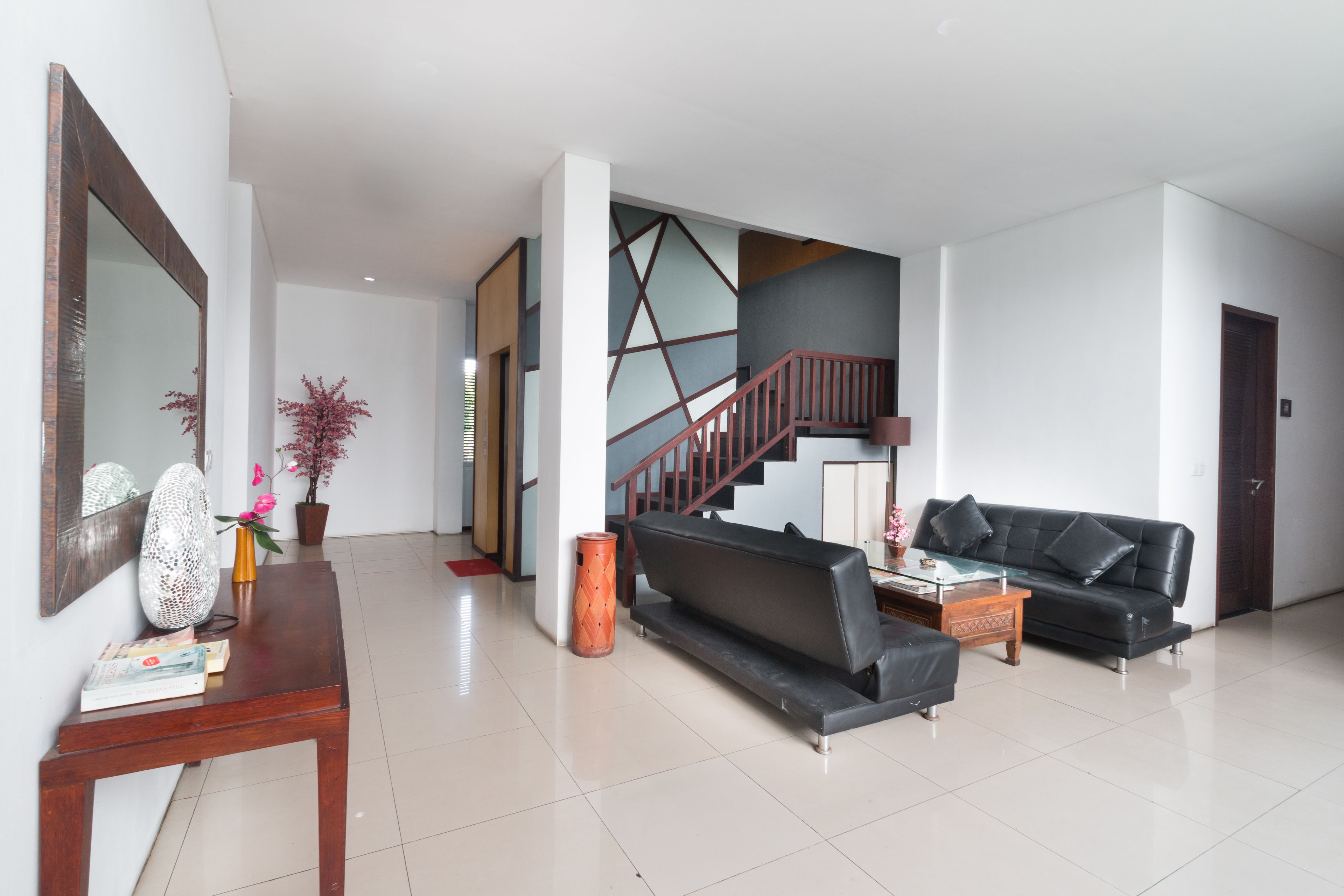 32-inch LED TV with cable channels, TV