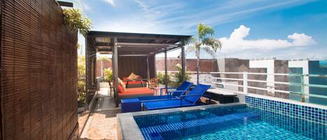 Outdoor pool, sun loungers