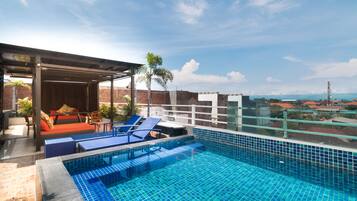 Outdoor pool, sun loungers
