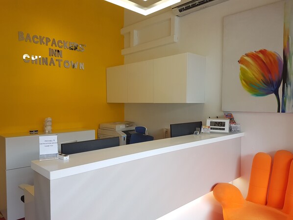 Reception - Backpackers' Inn Chinatown (Singapore)