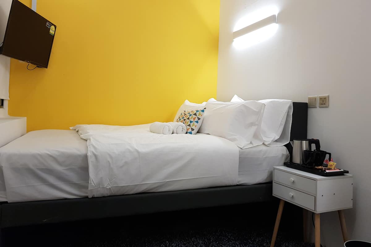 Deluxe Double Room, 1 Queen Bed, Shared Bathroom | Down comforters, iron/ironing board, free WiFi, bed sheets