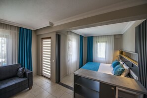 Premium Room, Pool View | 1 bedroom, minibar, in-room safe, soundproofing