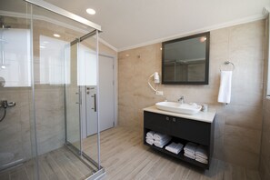 Panoramic Room, Mountain View | Bathroom | Hair dryer, slippers, towels, soap - Göcek Arion Hotel (Fethiye)
