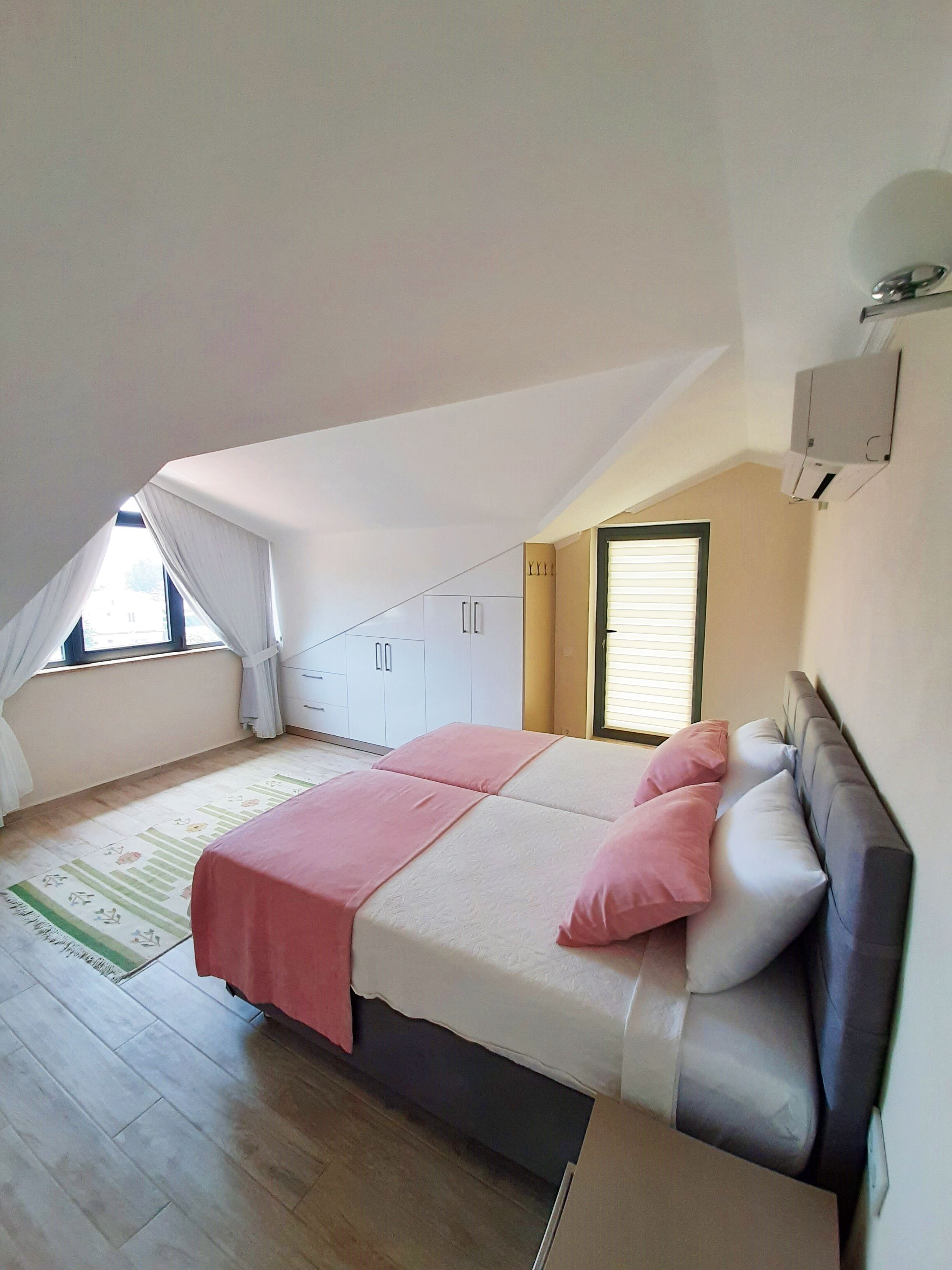 Family Duplex | Minibar, in-room safe, soundproofing, free WiFi