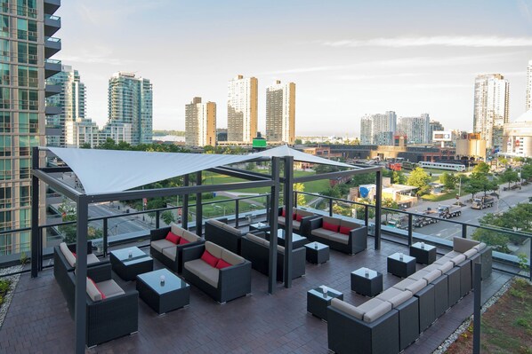 3 restaurants, breakfast, lunch, dinner served; Regional cuisine 