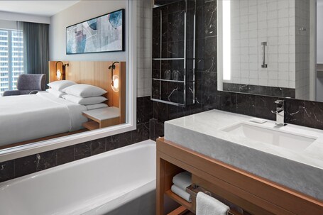 Delta Hotels by Marriott Toronto - Image 79