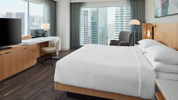 Room, 1 King Bed, Non Smoking, Tower (View) | In-room safe, desk, iron/ironing board, free cribs/infant beds