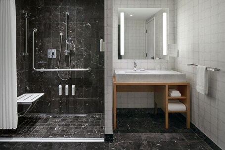 Delta Hotels by Marriott Toronto - Image 121