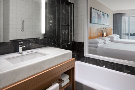 Delta Hotels by Marriott Toronto - Image 84