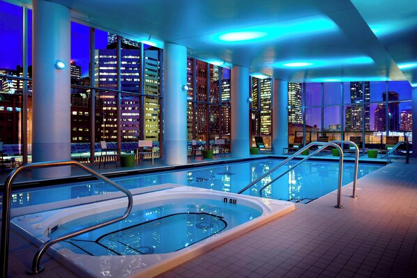 Indoor pool - Delta Hotels by Marriott Toronto (Toronto)