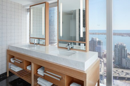 Delta Hotels by Marriott Toronto - Image 107