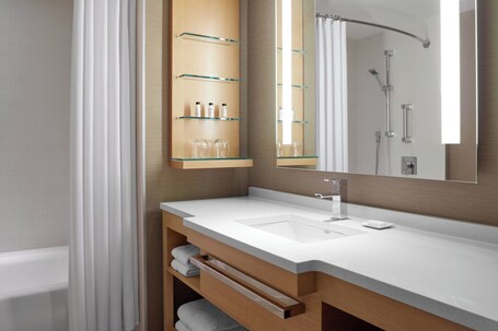 Delta Hotels by Marriott Toronto - Image 108