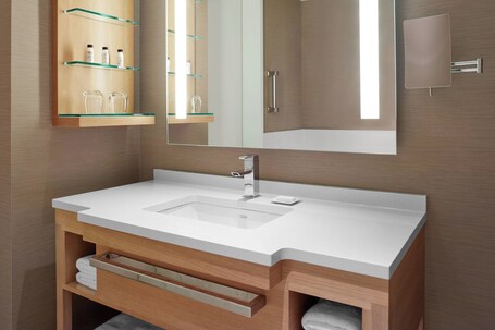 Delta Hotels by Marriott Toronto - Image 127
