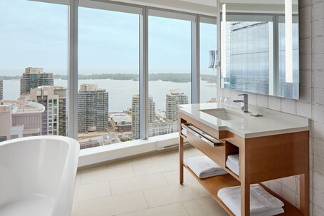 Delta Hotels by Marriott Toronto - Image 11