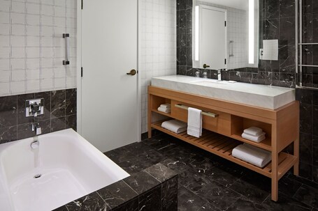 Delta Hotels by Marriott Toronto - Image 135