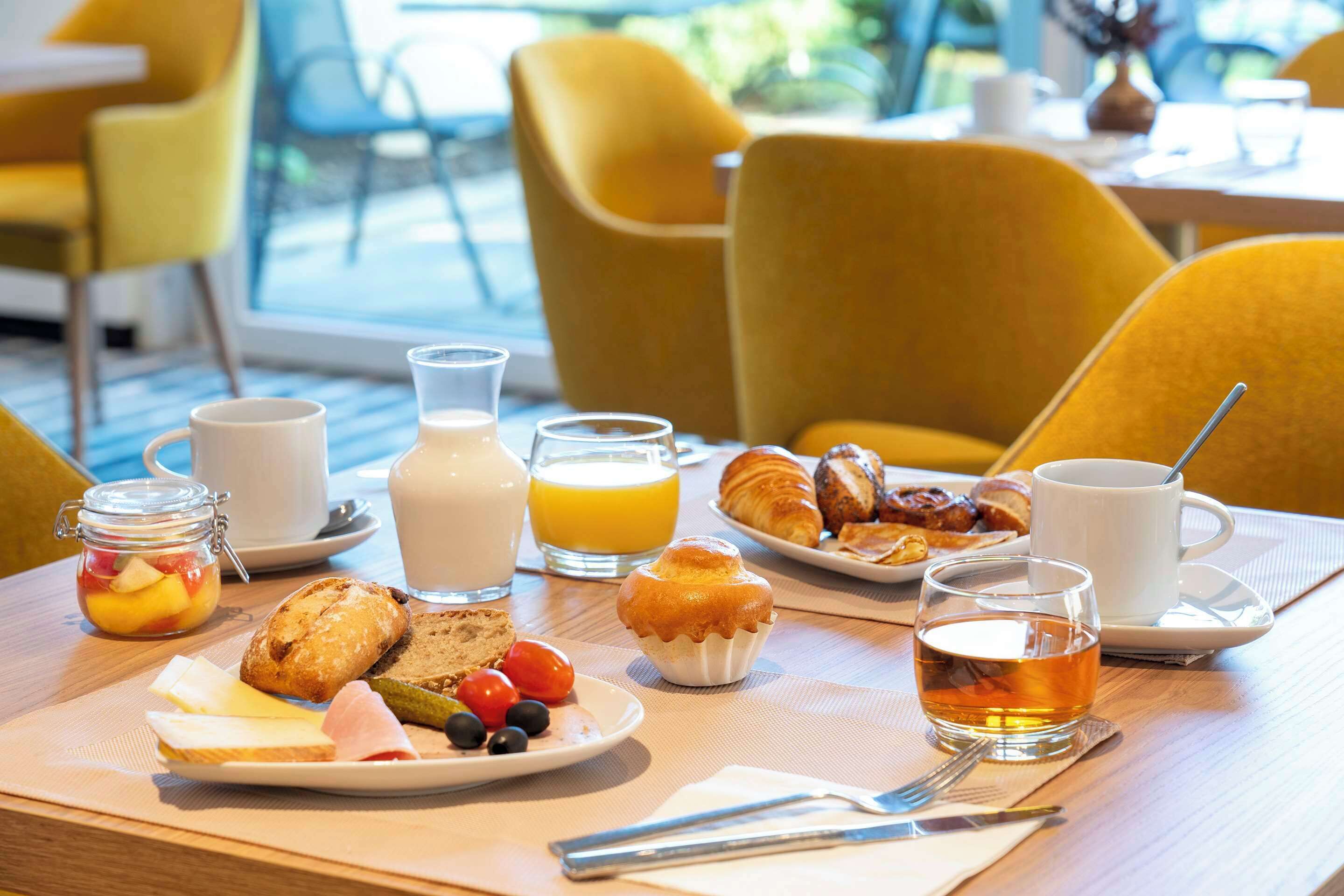 daily buffet breakfast (eur 14 per person)