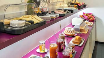 Café da manhã com buffet todos os dias (EUR 14 por pessoa)