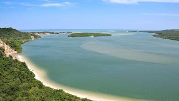 Una playa cerca