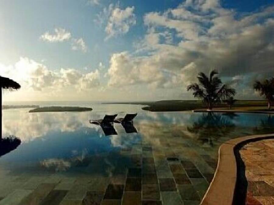 Kolam renang outdoor