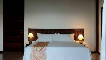 1 chambre, minibar, coffres-forts dans les chambres, bureau