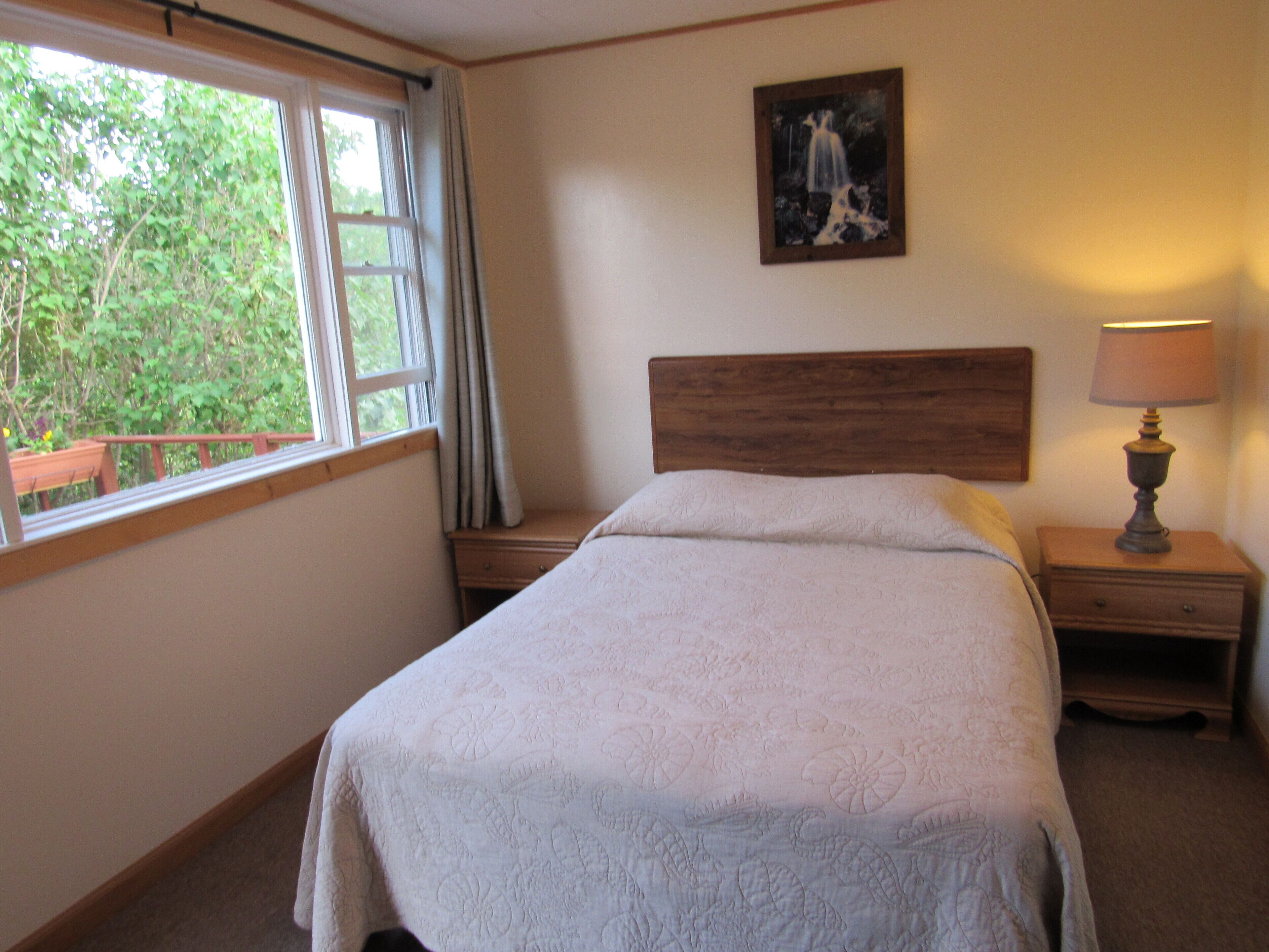 Basic Double Room, 1 Double Bed | Iron/ironing board, free WiFi, bed sheets