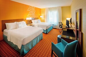 Pillowtop beds, in-room safe, desk, blackout drapes