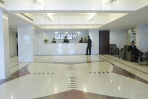 Quầy tiếp tân
