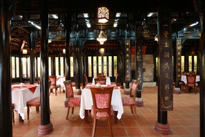Food-Court