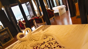 Deluxe Bungalow | Minibar, in-room safe, desk, blackout drapes - Osaka Village Dalat Resort (Da Lat)