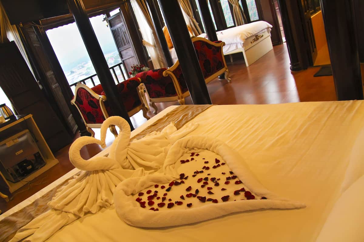 Bungalow Deluxe | Minibar, una cassaforte in camera, una scrivania, tende oscuranti