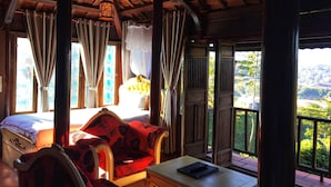 Lobby sitting area - Osaka Village Dalat Resort (Da Lat)