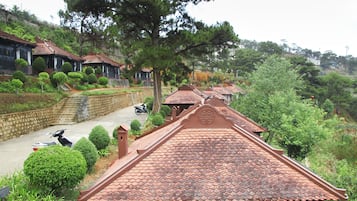 Minibar, caja de seguridad en la habitación y escritorio