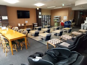 22–tuumainen televisio, jossa digitaalikanavat