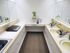 Caja de seguridad en la habitación, wifi gratis y ropa de cama 