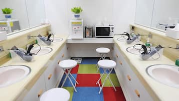 In-room safe, free WiFi, bed sheets