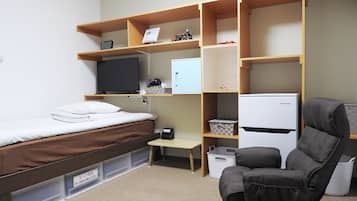 Deluxe Cabin, Men only | In-room safe, free WiFi, bed sheets