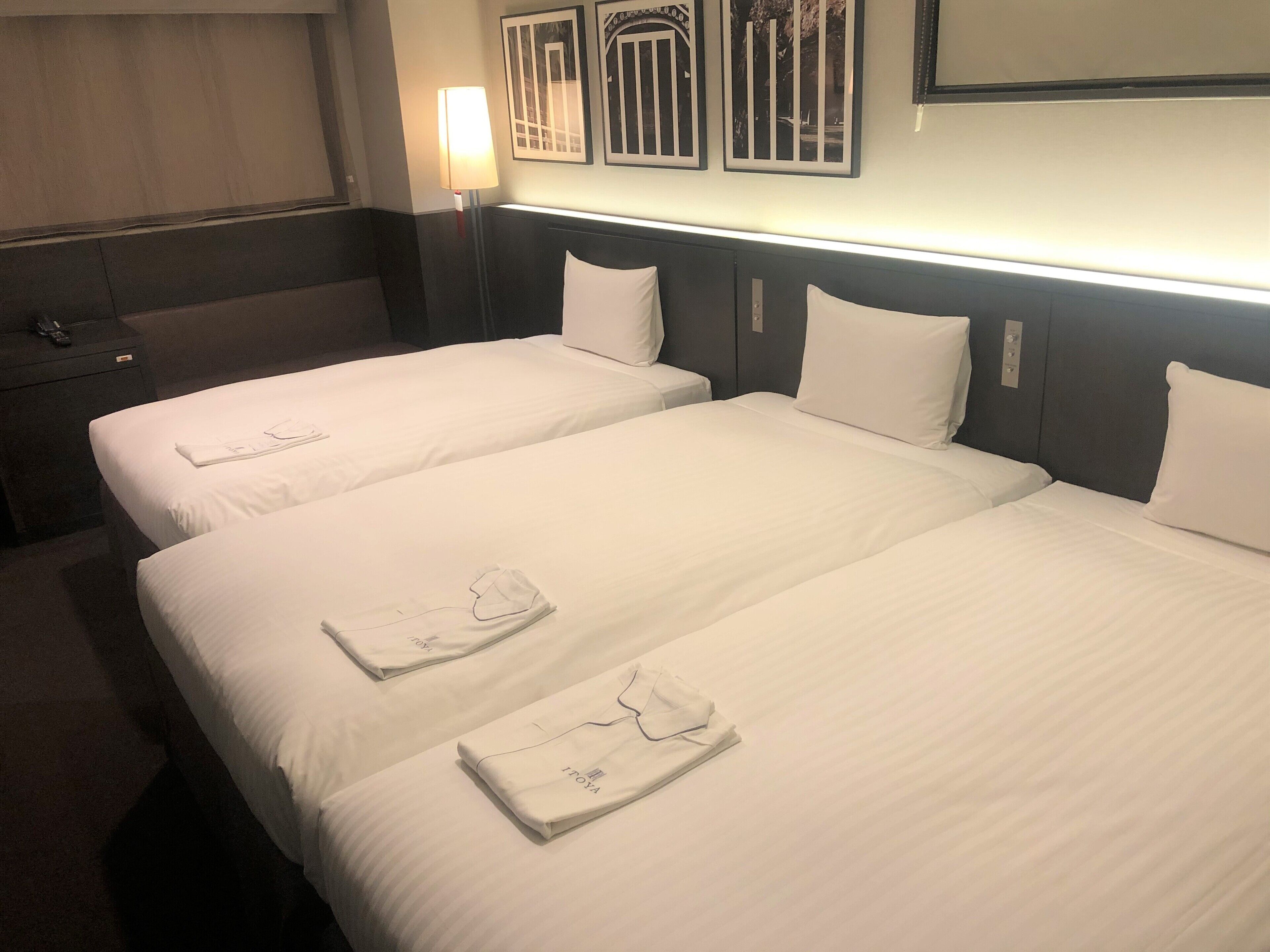 1 bedroom, down duvets, desk, laptop workspace