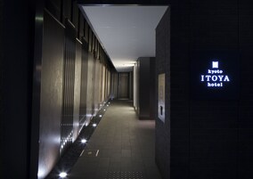 Fachada del alojamiento - Noche