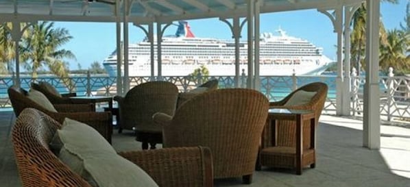 Terrace/patio - El Greco Hotel (Nassau)